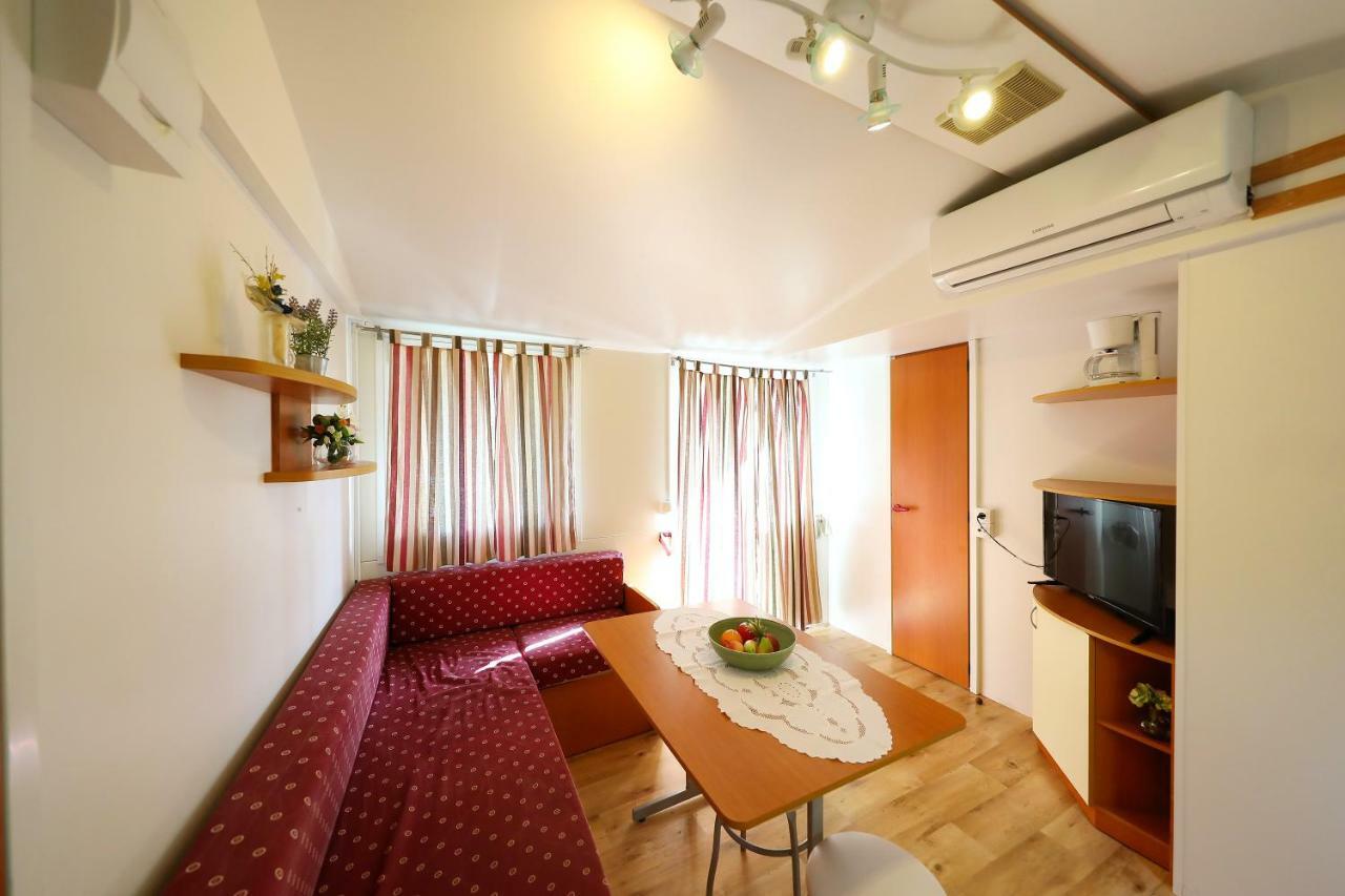 Mobile Home Grbe Нин Екстериор снимка