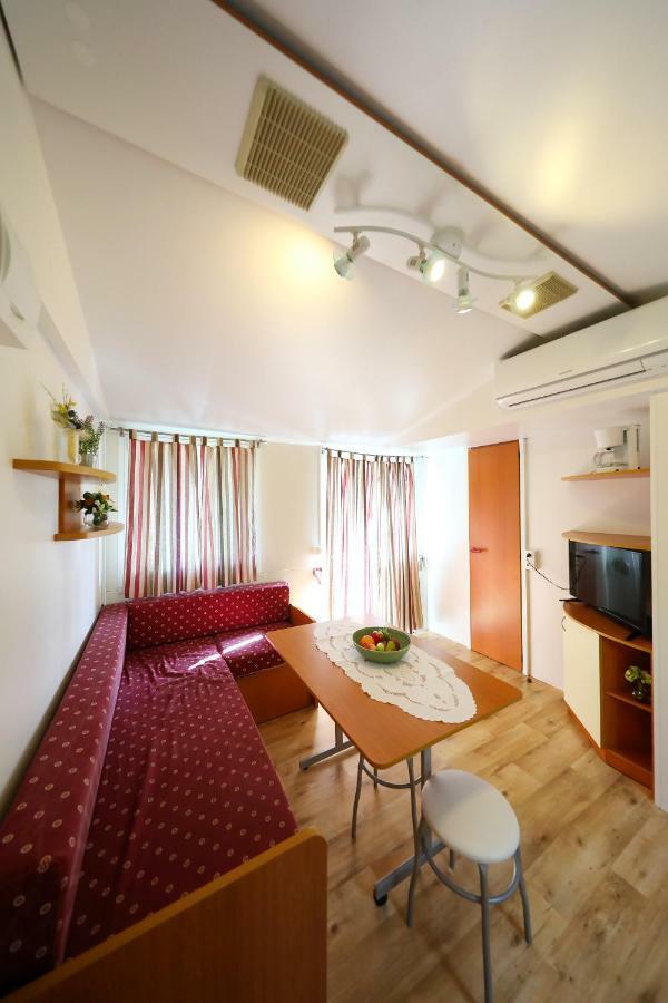 Mobile Home Grbe Нин Екстериор снимка